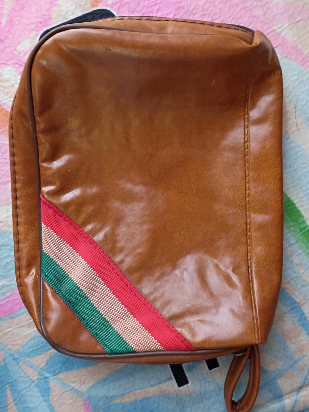 VINTAGE!!! 70s-80s Men's Brown Faux Leather Toiletries Bag with Tricolor Accent